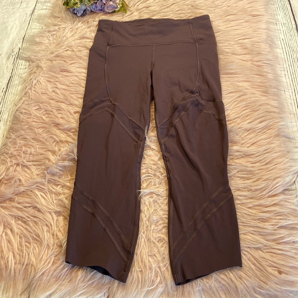 Lululemon Nulux On Pace Crop in Vintage Grape sz 4
